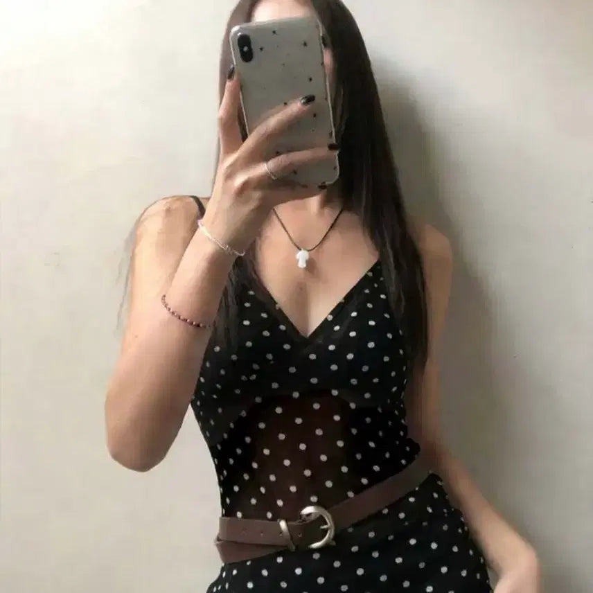 [SOLD OUT] 블랙 땡땡이 홀터넥 레이어드 나시