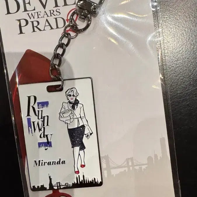 [SOLD OUT] 악마는 프라다를 입는다2 키링 &amp; 사원증