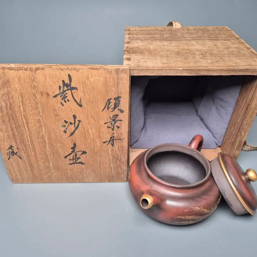 [BUNJANG] Gu Gyeongju (顧景舟) Celadon Gold Inlay Peacock Design Zisha Teapot Antique Collectible Art / 고경주제 금채 공작문 자사호 자사 골동품 수집품 미술품
