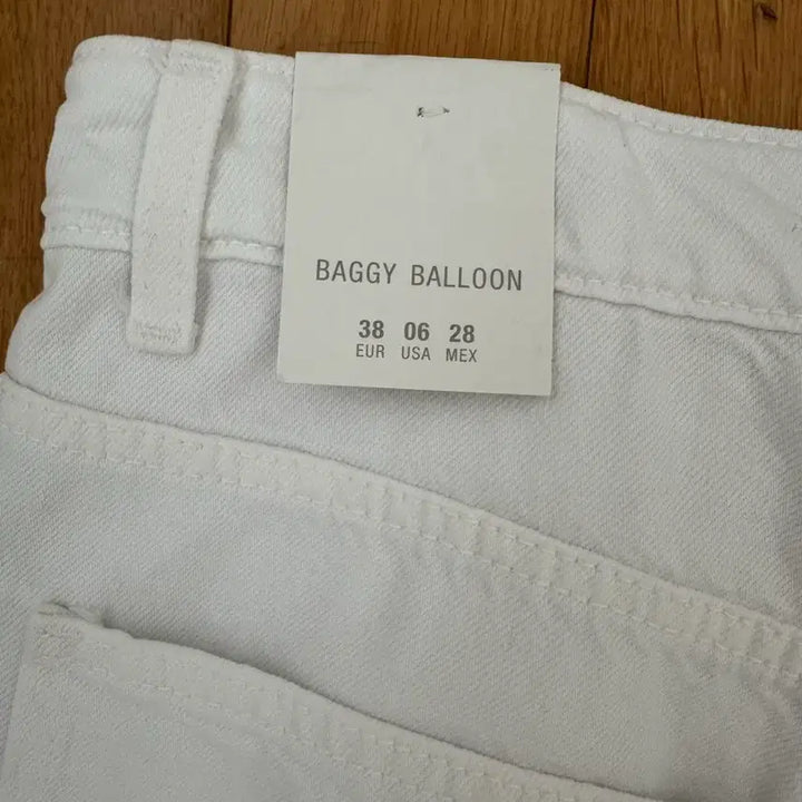 [BUNJANG] Zara Baggy Balloon Denim Jeans Barrel Leg White Size 38 / [새상품]자라 배기 벌룬 데님 청바지 배럴진 화이트진 38사이즈