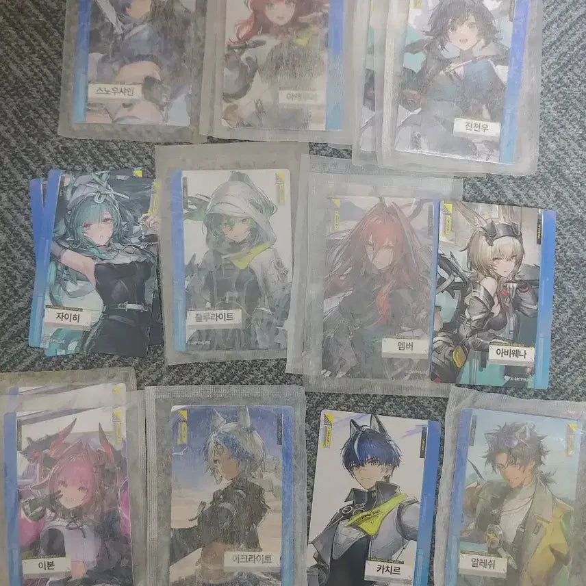 [BUNJANG] Arknights ENDFIELD GS25 Photocard &amp; Ttibuseel / 5월13일 버전 엔드필드 포토카드, 띠부씰 팝니다. 명일방주 gs25