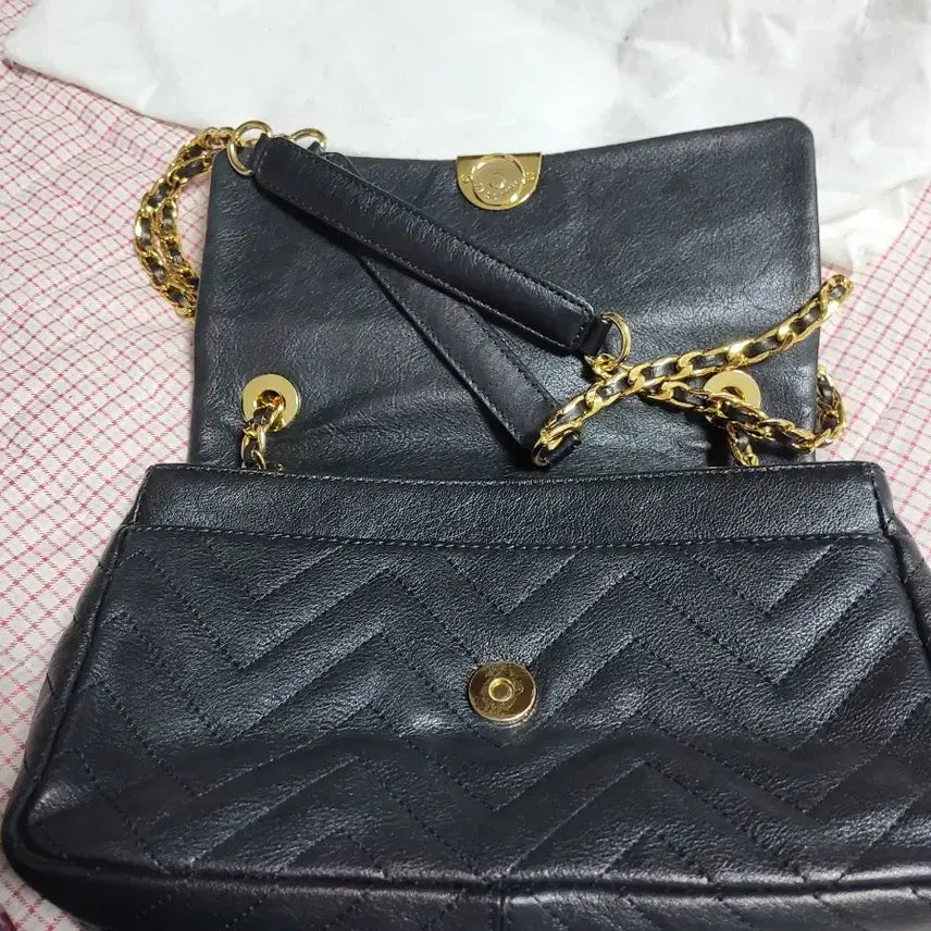 [BUNJANG] J.ESTINA Black Quilting Chain Bag / 제이에스티나 블랙 퀼팅 체인백