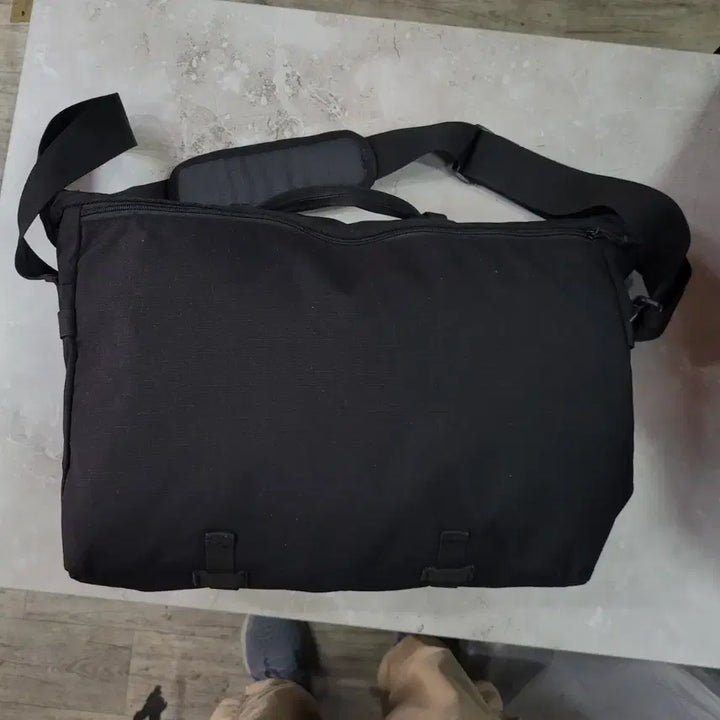 [BUNJANG] Carhartt Black Messenger Bag / carhartt 칼하트 블랙 메신저백 가방
