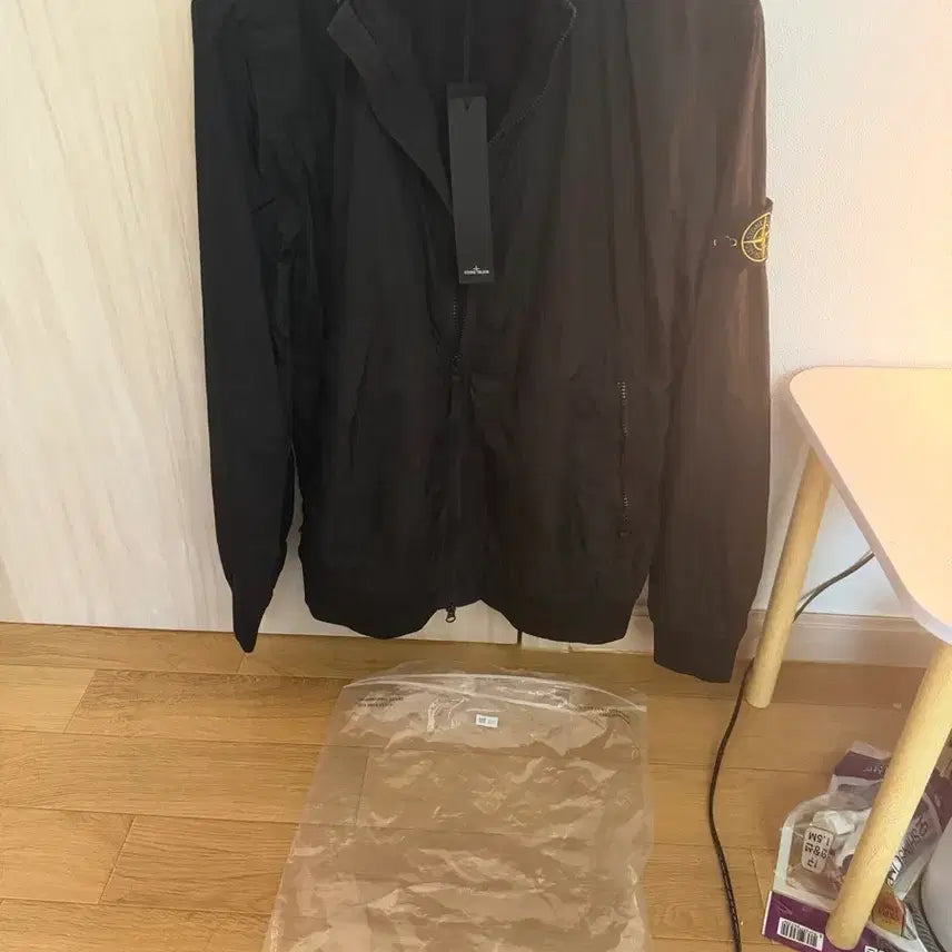 [SOLD OUT] [새상품급] 스톤아일랜드 크링클랩스 바람막이 L