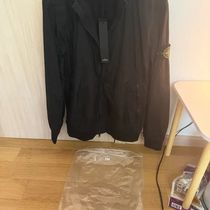 [SOLD OUT] [새상품급] 스톤아일랜드 크링클랩스 바람막이 L