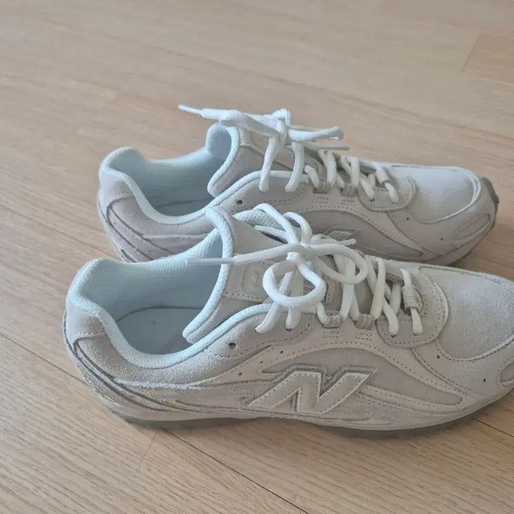[BUNJANG] New Balance 204L Ivory Sneakers / 뉴발란스 아이보리 운동화 204L