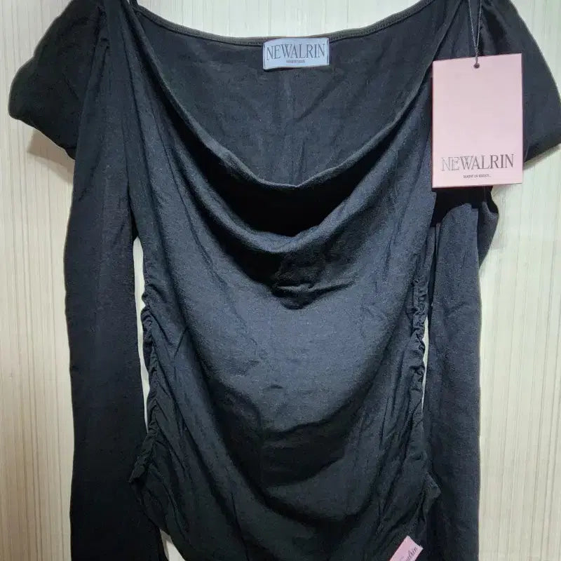 [BUNJANG] New Earlin Eve Draping Off-Shoulder Blouse - Black / 뉴얼린 이브 드레이핑 오프숄더 블라우스 블랙