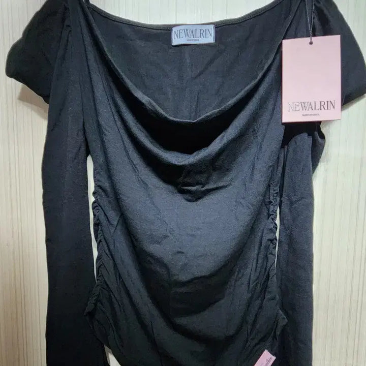 [BUNJANG] New Earlin Eve Draping Off-Shoulder Blouse - Black / 뉴얼린 이브 드레이핑 오프숄더 블라우스 블랙