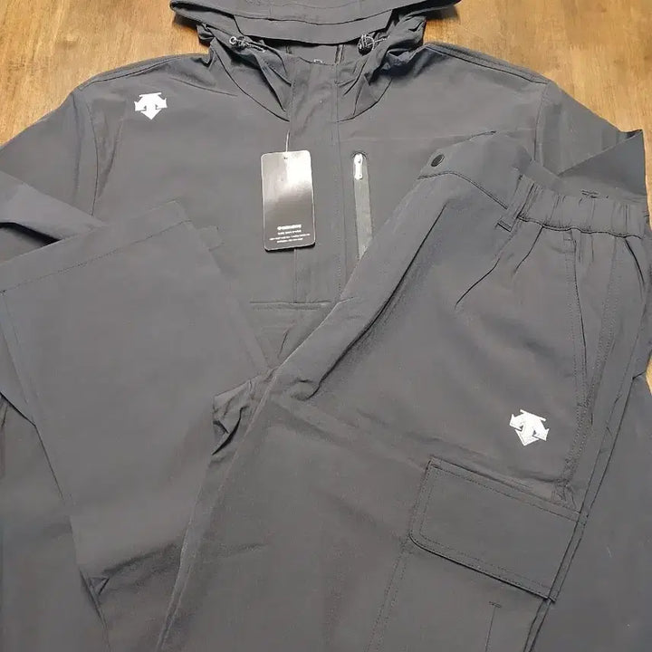 [BUNJANG] Descente Black Functional Top and Bottom Set / 데상트 블랙 기능성 상하의 세트