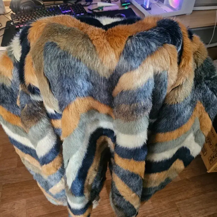 [BUNJANG] Multi-Color Pattern Short Fur Coat / 멀티컬러 패턴 숏 퍼 코트