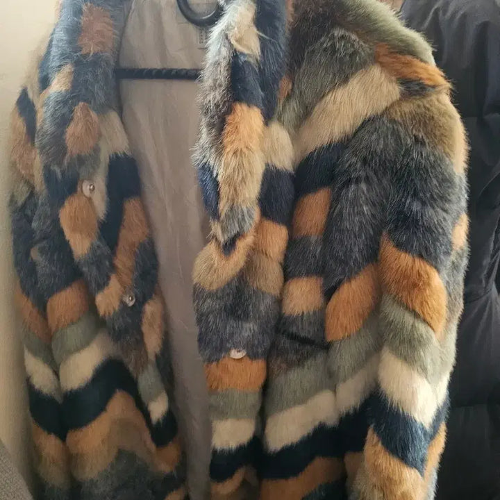 [BUNJANG] Multi-Color Pattern Short Fur Coat / 멀티컬러 패턴 숏 퍼 코트