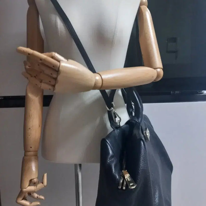 [BUNJANG] Giorgio Armani Leather Tote Bag Crossbody Black / 알마니 아르마니 토트백 겸 크로스백. 블랙
