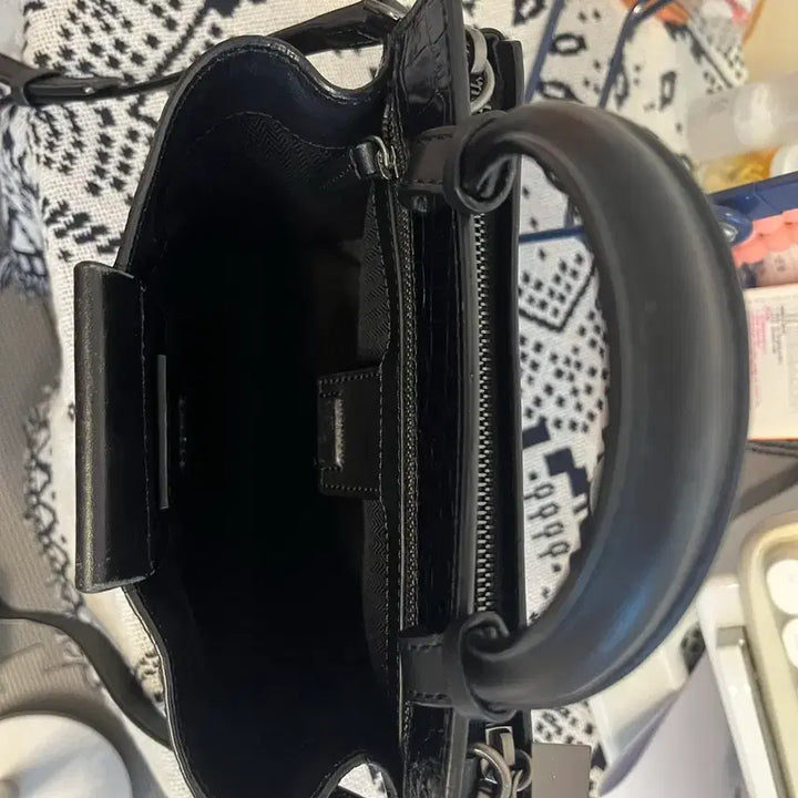 [SOLD OUT] 루즈앤라운지 디오 블랙 크로크 엠보 토트백