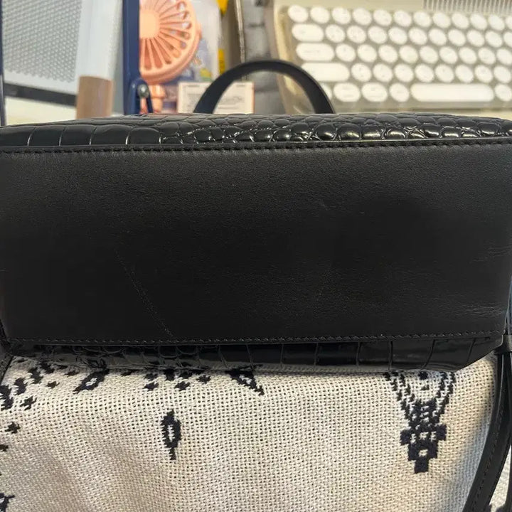 [SOLD OUT] 루즈앤라운지 디오 블랙 크로크 엠보 토트백
