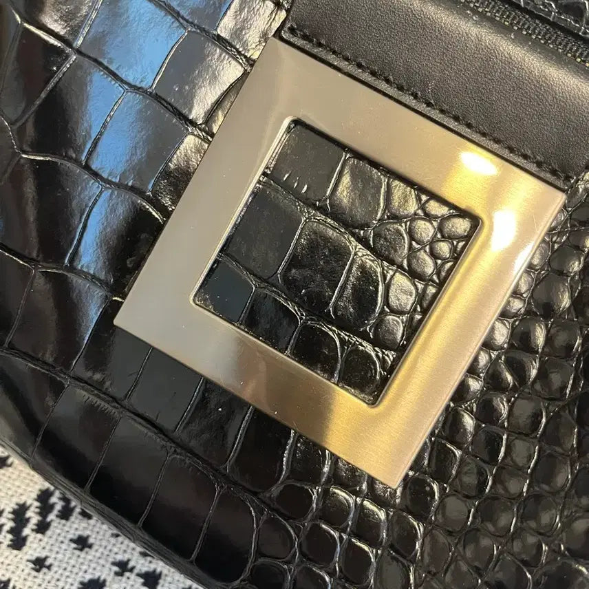 [SOLD OUT] 루즈앤라운지 디오 블랙 크로크 엠보 토트백