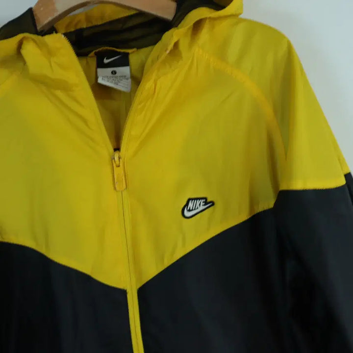 [SOLD OUT] 나이키 NIKE 정품 옐로우 블랙 배색 바람막이 L 키즈 주니어