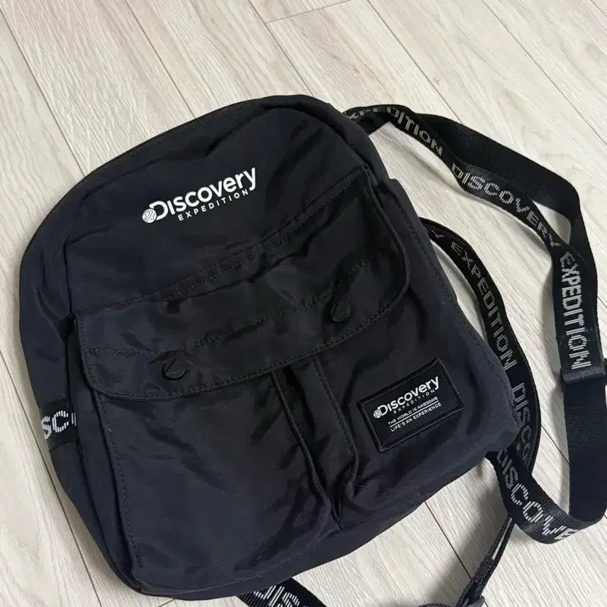 [BUNJANG] Discovery Expedition Black Backpack / 디스커버리 익스페디션 블랙 백팩