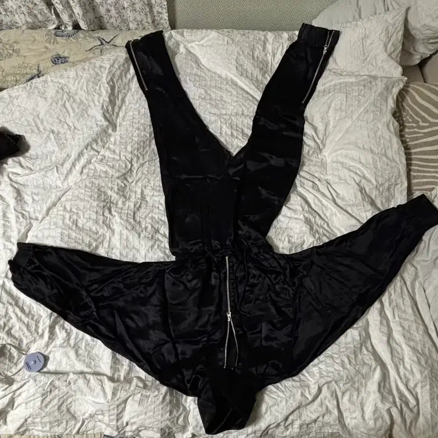 [BUNJANG] H&amp;M Silk Blend Black Jumpsuit / H&amp;M 실크 블렌드 블랙 점프슈트