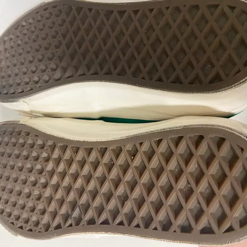[SOLD OUT] VANS MTE 어센틱 리이슈 44 (240)