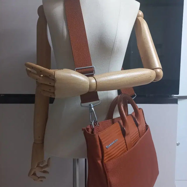 [SOLD OUT] 만다리나덕 노트북 가방  토트백 겸 크로스백. 카멜