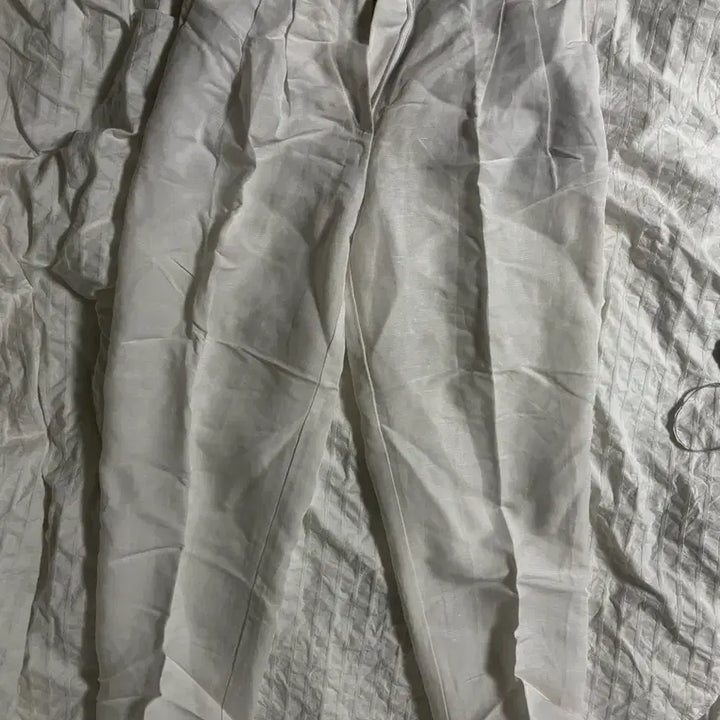 [BUNJANG] H&amp;M Linen White Tucked Tapered Pants / H&amp;M 린넨 화이트 핀턱 테이퍼드 팬츠