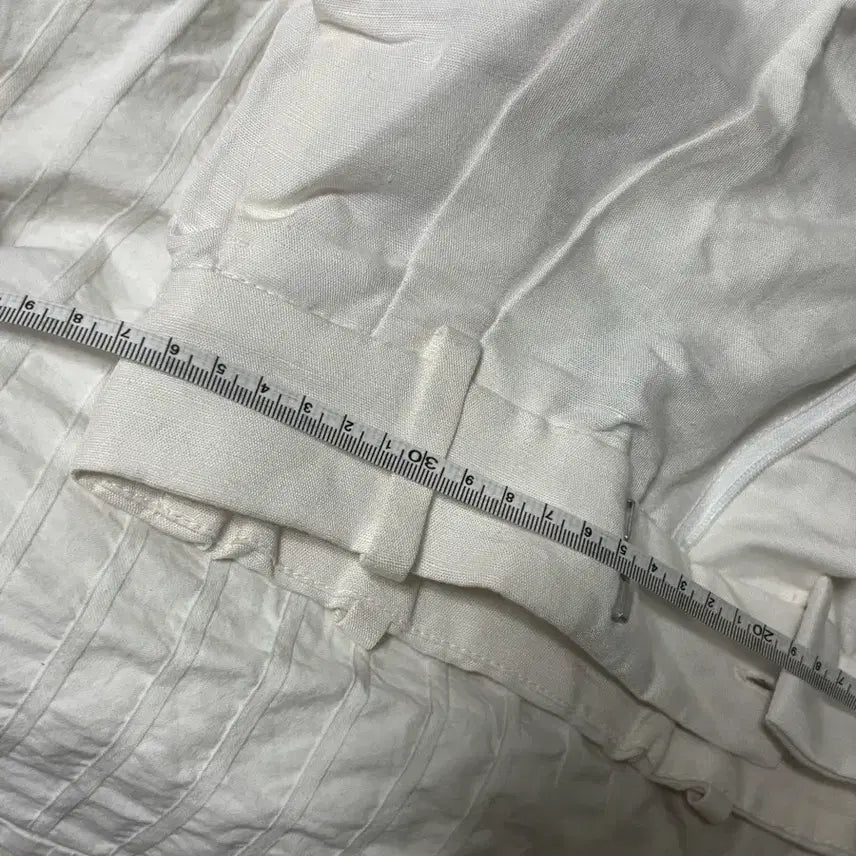 [BUNJANG] H&amp;M Linen White Tucked Tapered Pants / H&amp;M 린넨 화이트 핀턱 테이퍼드 팬츠