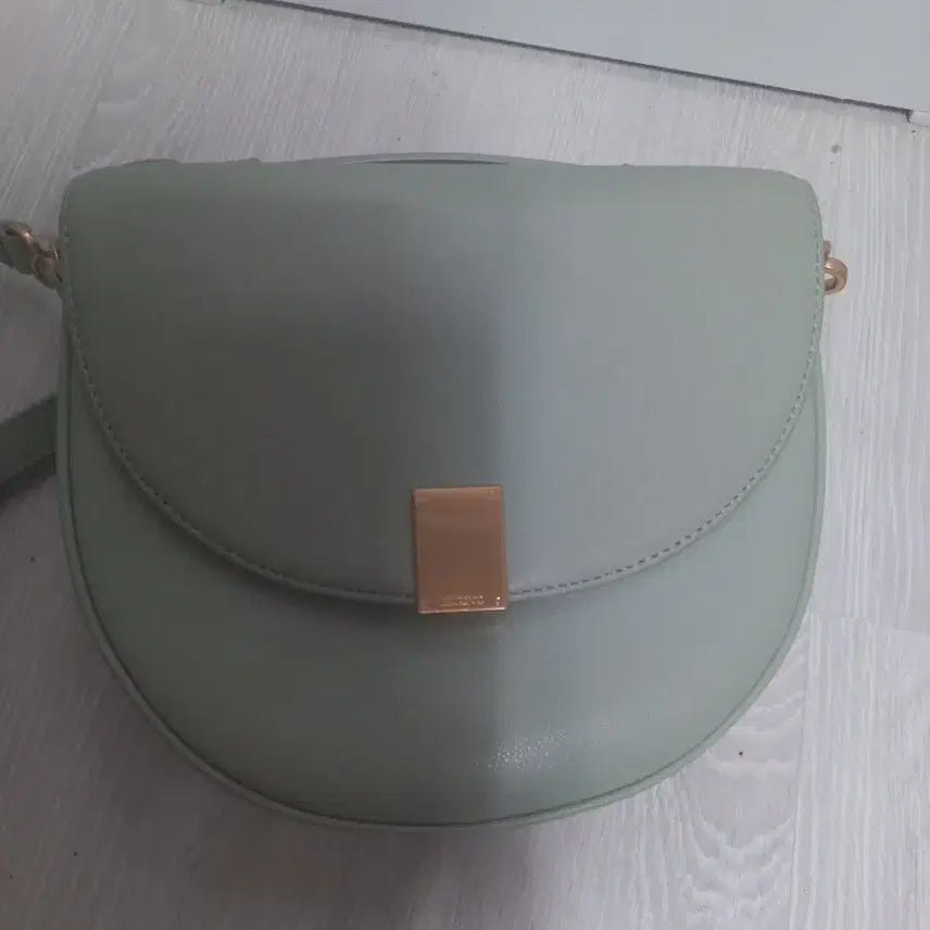 [BUNJANG] Couronne Tiffin Top Handle Crossbody Bag - Light Khaki / 쿠론 티핀 탑핸들 크로스백. 라이트카키