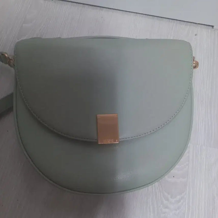[BUNJANG] Couronne Tiffin Top Handle Crossbody Bag - Light Khaki / 쿠론 티핀 탑핸들 크로스백. 라이트카키