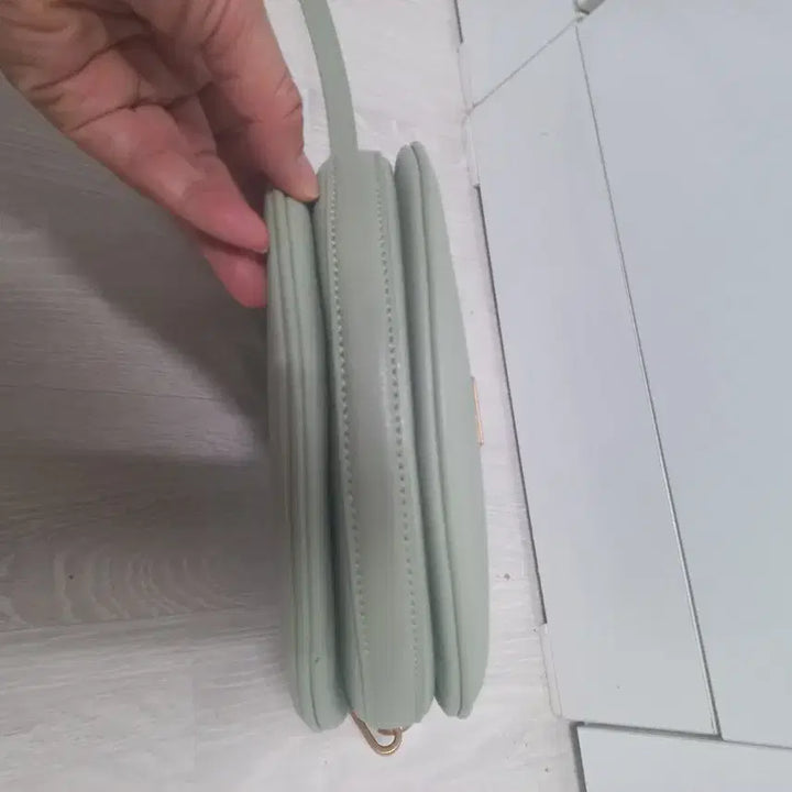 [BUNJANG] Couronne Tiffin Top Handle Crossbody Bag - Light Khaki / 쿠론 티핀 탑핸들 크로스백. 라이트카키