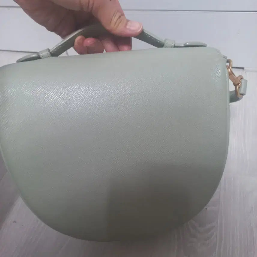 [BUNJANG] Couronne Tiffin Top Handle Crossbody Bag - Light Khaki / 쿠론 티핀 탑핸들 크로스백. 라이트카키