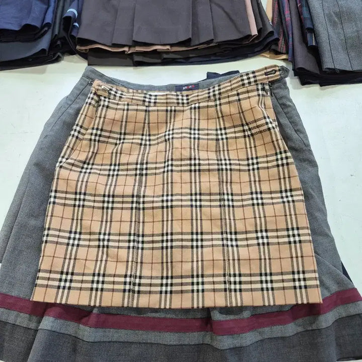 [SOLD OUT] 중고 교복치마 사이즈77이상 20장. B급치마