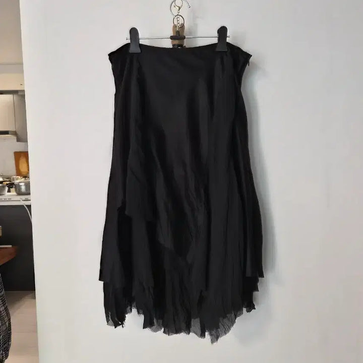 [SOLD OUT] DEMOO (데무) 블랙 언밸런스 캉캉 스커트