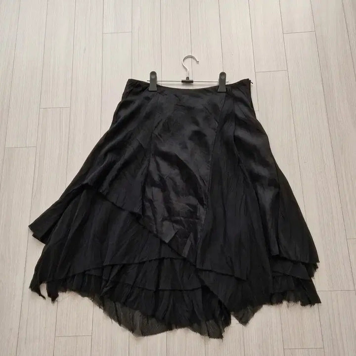 [SOLD OUT] DEMOO (데무) 블랙 언밸런스 캉캉 스커트