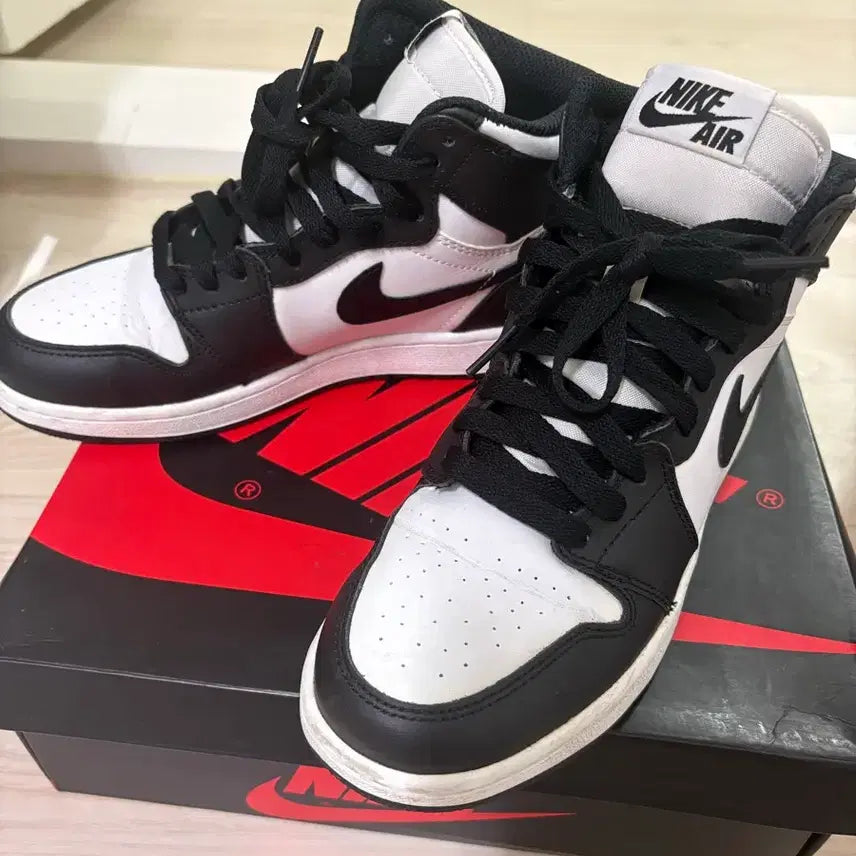 [BUNJANG] Nike Air Jordan 1 Retro High OG Black White 2014 GS Sneakers / 조던 1 레트로 하이 OG 블랙 화이트 2014 GS 235