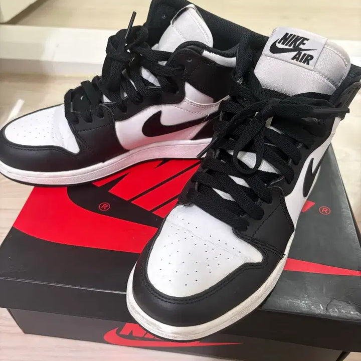 [BUNJANG] Nike Air Jordan 1 Retro High OG Black White 2014 GS Sneakers / 조던 1 레트로 하이 OG 블랙 화이트 2014 GS 235