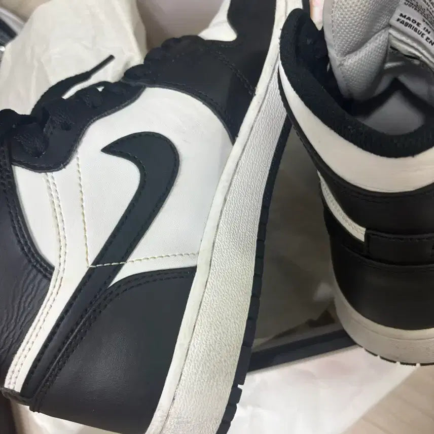 [BUNJANG] Nike Air Jordan 1 Retro High OG Black White 2014 GS Sneakers / 조던 1 레트로 하이 OG 블랙 화이트 2014 GS 235