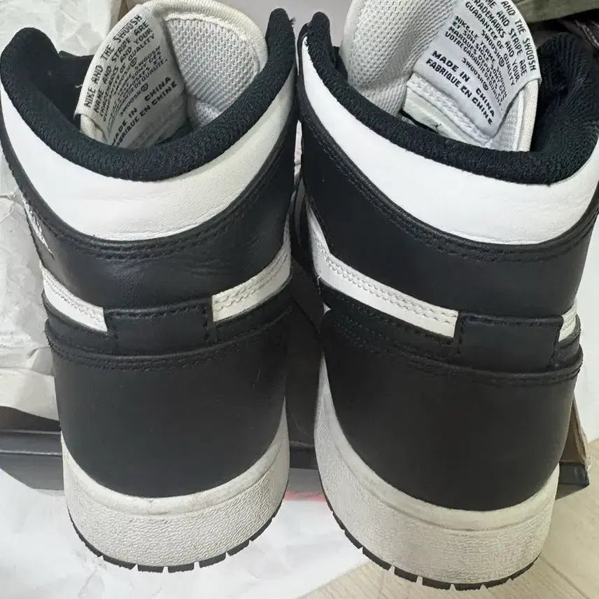 [BUNJANG] Nike Air Jordan 1 Retro High OG Black White 2014 GS Sneakers / 조던 1 레트로 하이 OG 블랙 화이트 2014 GS 235