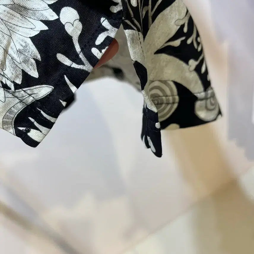 [SOLD OUT] 레오나드 탑