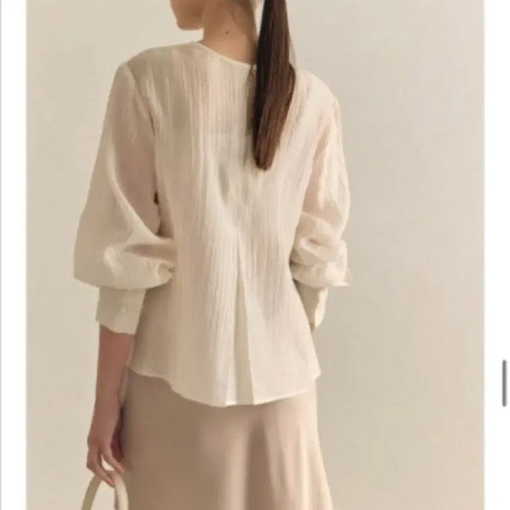 [BUNJANG] SIE Sheer Slit Blouse Pearl Cream / SIE 시에 넬 시어 슬릿 블라우스 펄크림