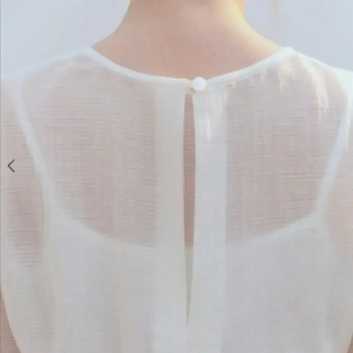 [BUNJANG] SIE Sheer Slit Blouse Pearl Cream / SIE 시에 넬 시어 슬릿 블라우스 펄크림