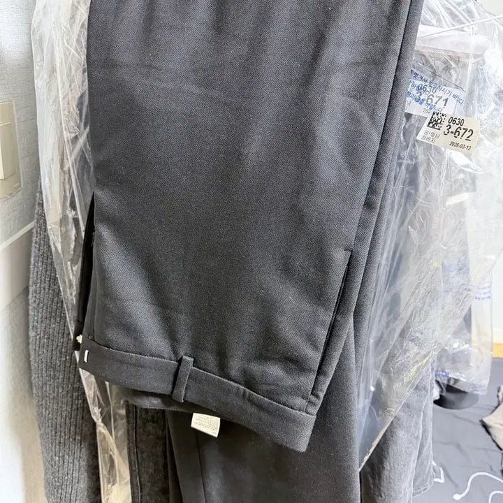 [SOLD OUT] (5)26년 포터리 울테이퍼드 팬츠 블랙