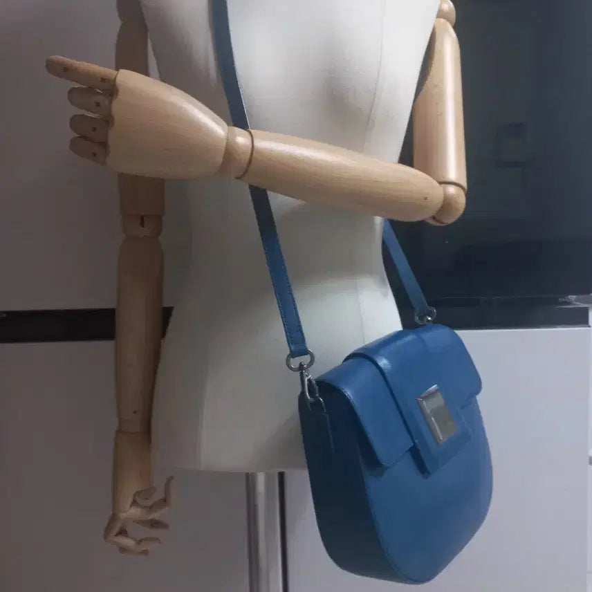 [BUNJANG] Couronne Brio Lambskin Crossbody Bag / 쿠론 브리오 램스킨 크로스백. 다크블루
