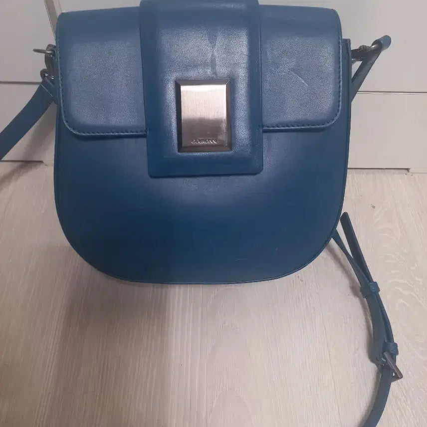 [BUNJANG] Couronne Brio Lambskin Crossbody Bag / 쿠론 브리오 램스킨 크로스백. 다크블루