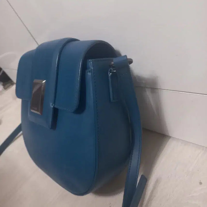 [BUNJANG] Couronne Brio Lambskin Crossbody Bag / 쿠론 브리오 램스킨 크로스백. 다크블루