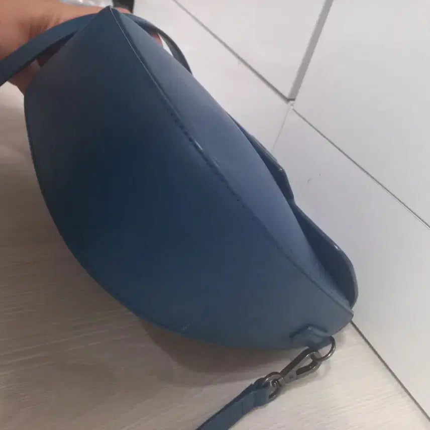 [BUNJANG] Couronne Brio Lambskin Crossbody Bag / 쿠론 브리오 램스킨 크로스백. 다크블루