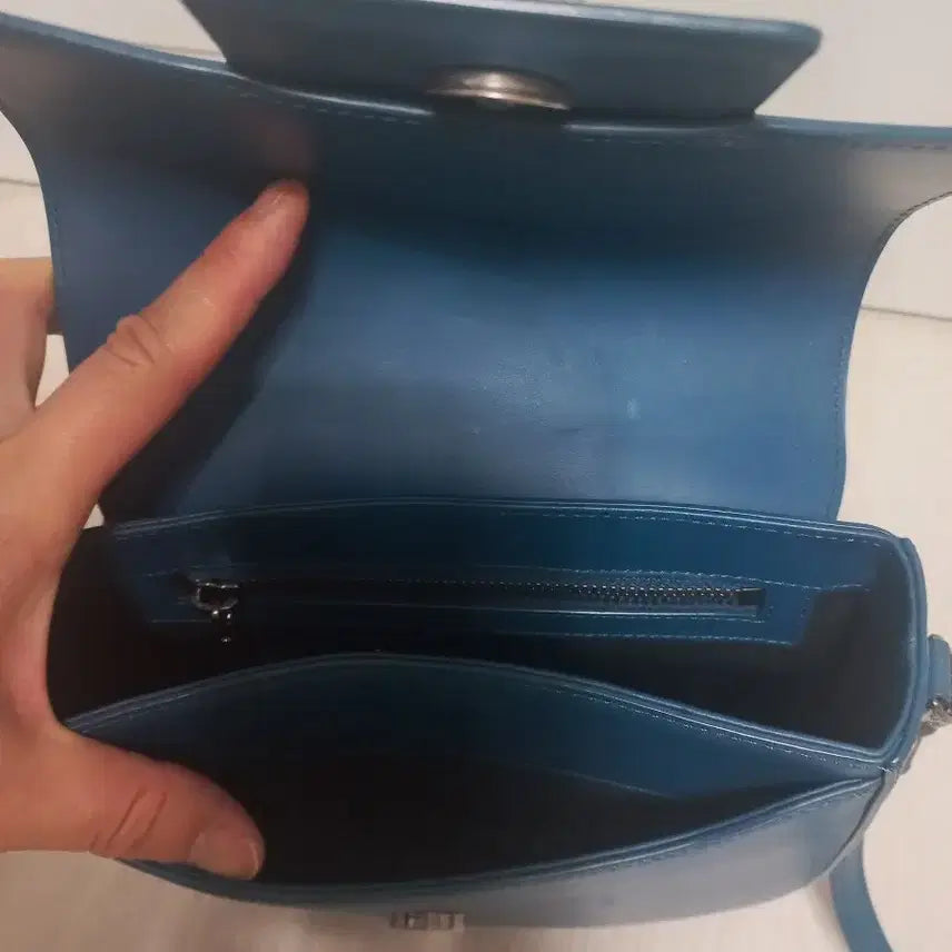 [BUNJANG] Couronne Brio Lambskin Crossbody Bag / 쿠론 브리오 램스킨 크로스백. 다크블루
