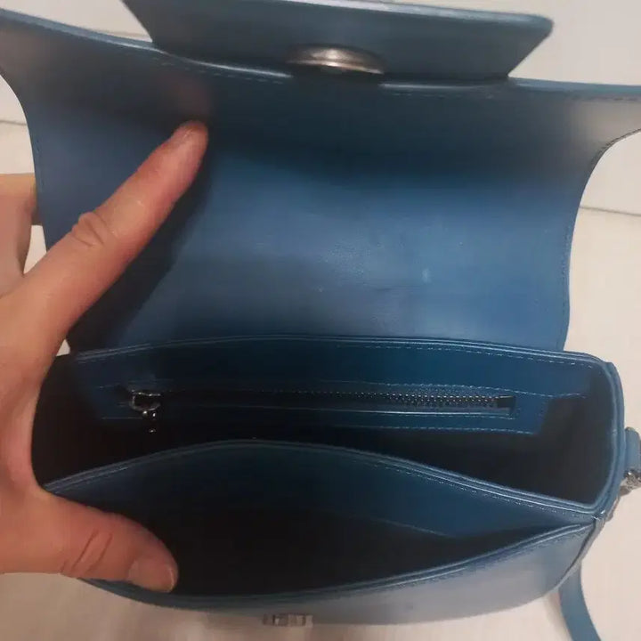 [BUNJANG] Couronne Brio Lambskin Crossbody Bag / 쿠론 브리오 램스킨 크로스백. 다크블루
