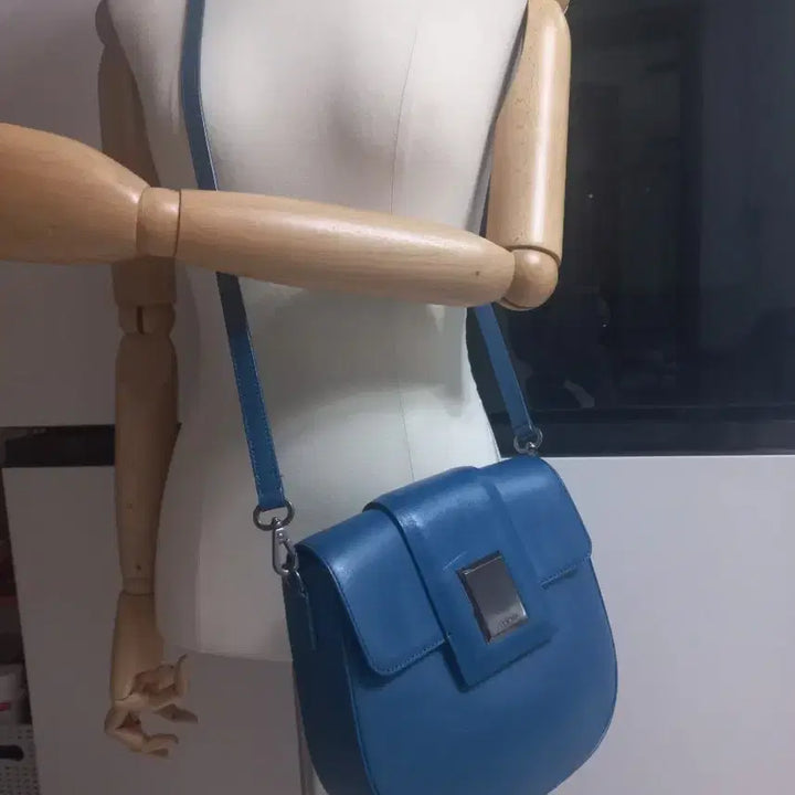 [BUNJANG] Couronne Brio Lambskin Crossbody Bag / 쿠론 브리오 램스킨 크로스백. 다크블루