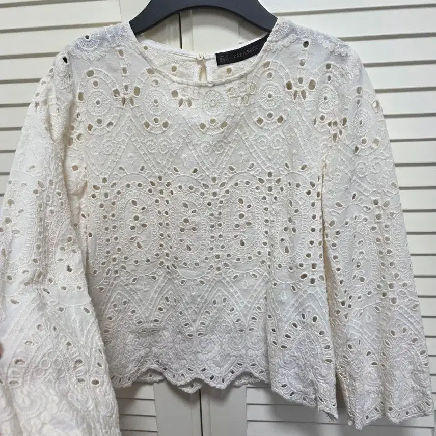 [BUNJANG] Zara Ivory Eyelet Blouse - Women&