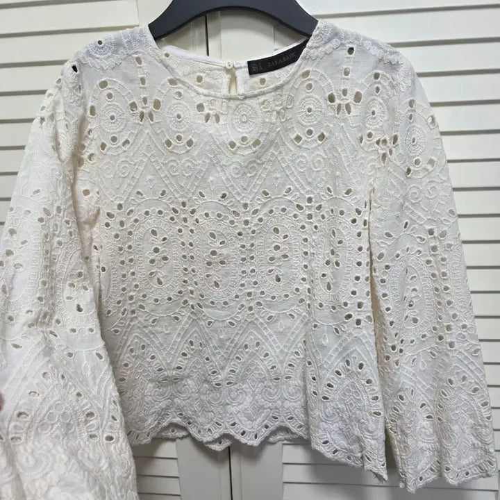 [BUNJANG] Zara Ivory Eyelet Blouse - Women&